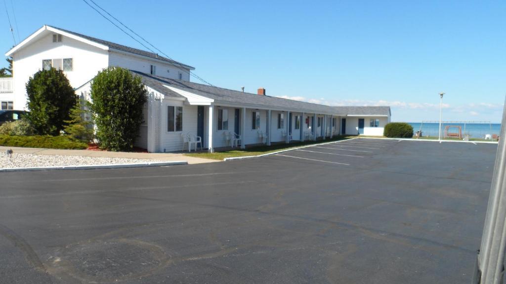 Sunrise Beach Motel Mackinaw City Exterior foto