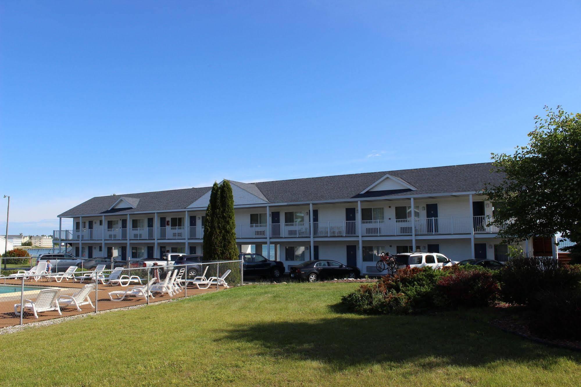 Sunrise Beach Motel Mackinaw City Exterior foto