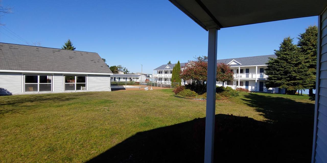 Sunrise Beach Motel Mackinaw City Exterior foto